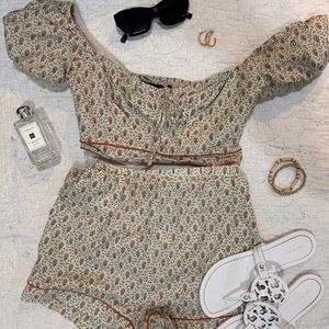 kourt short and smocked princess sleeve top size XSMALL